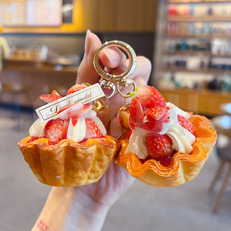 Candle Shop - Yaratıcı PU Çilekli Yumurtalı Tart Anahtarlık